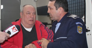 Stire din Eveniment : CAZ ȘOCANT: un fost polițist și-a împușcat soția în cap