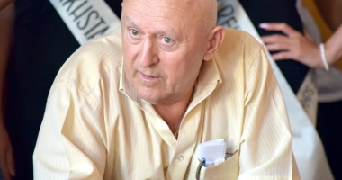 Stire din Cultură-Educație : "Casa de Cultură deschide stagiunea pe 25 septembrie. Vor fi numai spectacole de calitate"