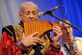Stire din Cultură-Educație : Piața Mare, neîncăpătoare pentru publicul concertelor lui Gheorghe Zamfir, Ozana Barabancea și Delia