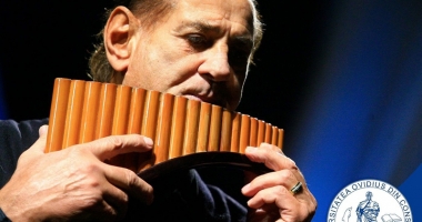 Stire din Cultură-Educație : Gheorghe Zamfir - Doctor Honoris Causa al Universității "Ovidius"