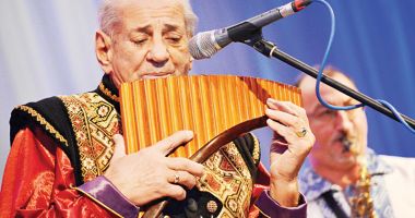 Stire din Cultură-Educație : Gheorghe Zamfir sărbătorește 1 Decembrie la malul mării