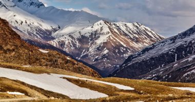 Stire din Actualitate : Gheţarii din Himalaya se topesc într-un ritm alert și ar putea să dispară până în 2100