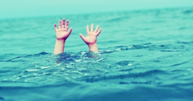 Stire din Actualitate : Destin tragic pentru o mare scriitoare. A MURIT încercând să salveze copii de la înec