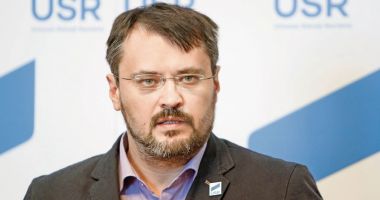 Stire din Politică-Administrație : Cristian Ghinea: Ciolacu mimează responsabilitatea vorbind de tăierea posturilor vacante