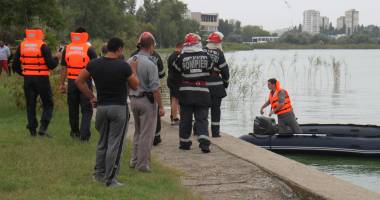 Barcă răsturnată pe lacul Siutghiol. Echipajul este căutat