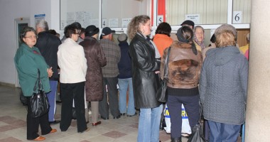Stire din Social : De ce mai muncesc vârstnicii români, după pensionare