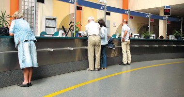 Stire din Economie : De la ce bănci pot lua credite fermierii constănțeni beneficiari ai măsurii 215