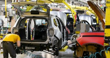Stire din Economie : Gigant din industria auto, pregătit să preia două fabrici importante in România