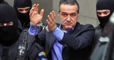 Stire din Politică-Administrație : George Becali află astăzi dacă îi va fi întreruptă pedeapsa cu închisoarea