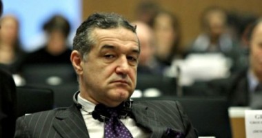 Stire din Eveniment : Gigi Becali află la sfârșitul  lunii august dacă-i va fi redusă pedeapsa