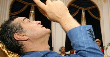 Stire din Sport : Gigi Becali a ales...divorțul
