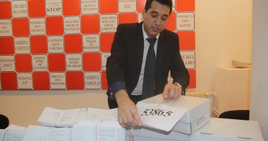 Stire din Politică-Administrație : Câți constănțeni vor să-l dea pe Mazăre afară din Primărie
