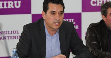 Stire din Politică-Administrație : PDL Constanța protestează în fața Prefecturii