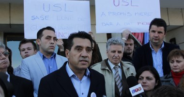 Stire din Politică-Administrație : Gigi Chiru spune că USL a promis miere și a oferit fiere