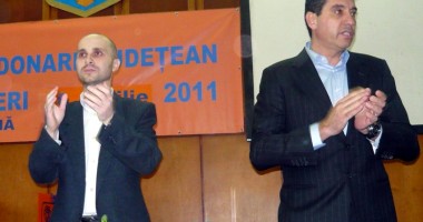 Stire din Politică-Administrație : Mazăre defilează, PDL Constanța o pune de un nou scandal