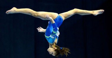 Stire din Sport : Gimnastele intră  în bătălia pentru titlurile continentale
