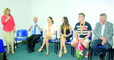 Aerobicii medaliați la Mondiale, primiți cu flori și aplauze la FEFS - 2