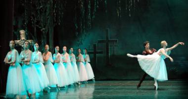 Stire din Cultură-Educație : "Giselle" revine în cadrul Festivalului Internațional al Muzicii și Dansului