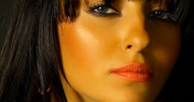Stire din Monden : Giulia Anghelescu: "O dată pe săptămână mă rade pe cap soțul meu!"