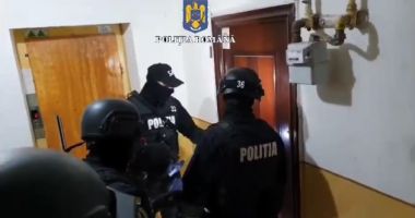 Stire din Eveniment : De la o glumă pe Facebook, la trei vizite ale poliției în aceeși zi
