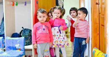 Stire din Cultură-Educație : Goana după grădinițele bune din Constanța. Părinții fac slalom cu dosarele în brațe