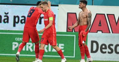 Stire din Sport : Noapte magică pe Arena Naţională. FCSB o învinge pe CFR Cluj şi îi suflă în ceafă liderului Farul