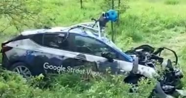 Stire din Eveniment : O mașină Google Street View, spulberată de tren în România