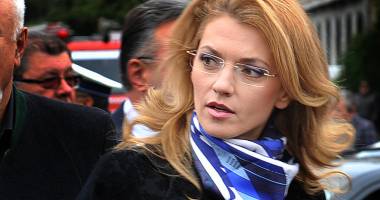 Stire din Politică-Administrație : "PNL cere de urgență demisia lui Victor Ponta și alegeri anticipate"