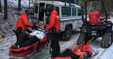 Un copil de 5 ani a căzut de la 7 metri la o pensiune din Rânca