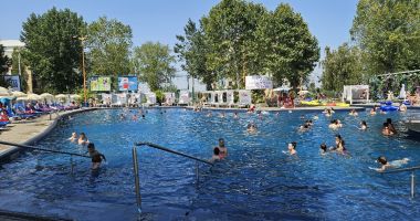 Stire din Politică-Administrație : Administraţia locală din Grădina i-a dus pe copiii din comună la „Aqua Magic”