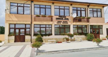 Stire din Politică-Administrație : Primăria Grădina, aproape de a finaliza proiectul construirii unui parc fotovoltaic