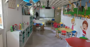 Educatoare acuzată de comportament agresiv, readusă la catedră. Părinții amenință că își mută copiii