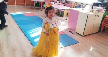 Preşcolarii de la Grădiniţa „Steluţele Mării” au defilat într-o paradă veselă şi colorată, în cadrul Săptămânii Verzi - 3