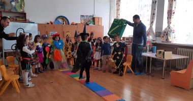 Preşcolarii de la Grădiniţa „Steluţele Mării” au defilat într-o paradă veselă şi colorată, în cadrul Săptămânii Verzi - 4