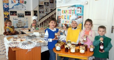 Stire din Cultură-Educație : La Grădinița "Perluțele Mării"  este mare carnaval!