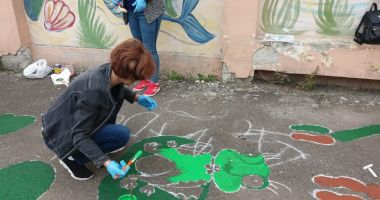 Omizi, cizmulițe colorate și mașinuțe din cauciucuri, la Grădinița "Steluțele Mării" - 2