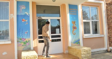 Stire din Social : Două dormitoare nou-nouțe pentru preșcolarii de la Grădinița "Căluțul de Mare"