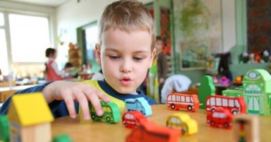 Stire din Cultură-Educație : "Învățământul obligatoriu în grădinițe de la trei ani, din 2018"