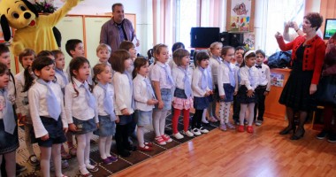 Stire din Cultură-Educație : Emoții și bucurie la Grădinița 45 / Galerie foto