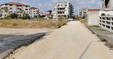 Continuă reabilitarea trotuarelor pe bulevardul Mamaia - 2