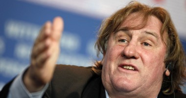 Stire din Actualitate : Vladimir Putin îi acordă cetățenia rusă lui Gérard Depardieu