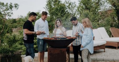 Gătește și socializează cu prietenii în jurul acestui grătar unic în România!