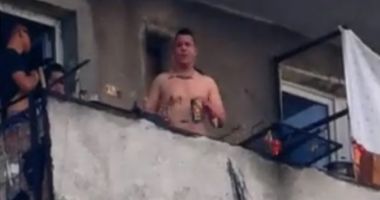 Stire din Eveniment : Patru tineri au încins un grătar în balcon și l-au scăpat de la etaj