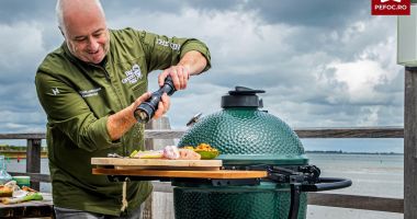 Stire din Monden : Gustă excelența culinară cu grătarul ceramic kamado Big Green Egg!