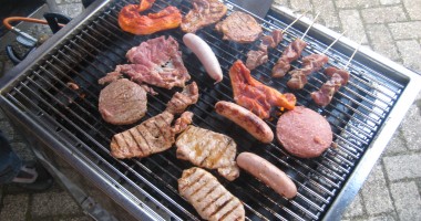 Stire din Sănătate : Cum se gătește sănătos carnea la grătar