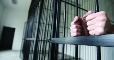 Polițistul prins cu țigări de contrabandă în mașină a fost arestat preventiv
