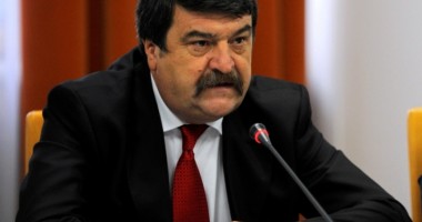Stire din Politică-Administrație : Toni Greblă depune jurământul de învestitură în funcția de judecător al CCR