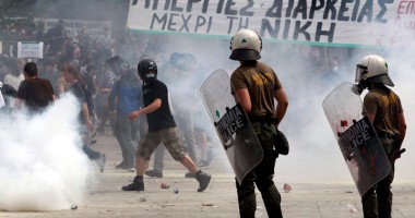 Stire din Actualitate : Grecia, la capătul puterilor: "Poporul grec nu mai poate!"