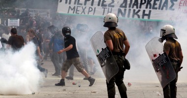 Stire din Actualitate : Tensiuni în Grecia. Crimă comisă de neonaziști pe fondul protestelor din Atena