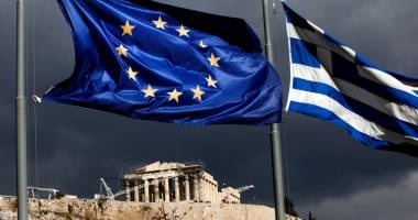 Stire din Actualitate : Criza din Grecia / Lupte de stradă la protestele din Atena